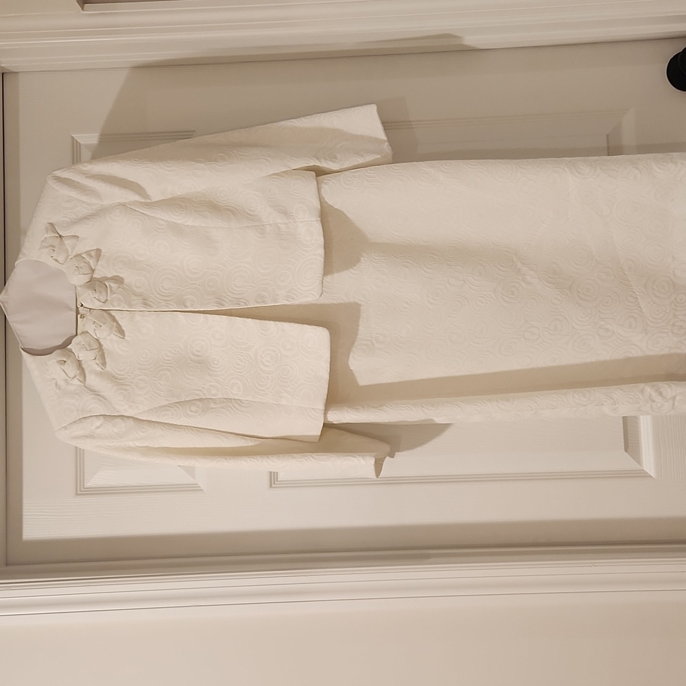 Elegant White Women's Jacket and Shift Set